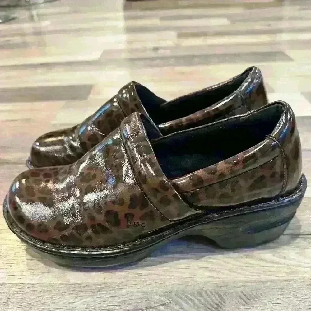 Sz. 8 Born B.O.C Animal Print Leopard Brown Patent Leather Clogs - Picture 1 of 6